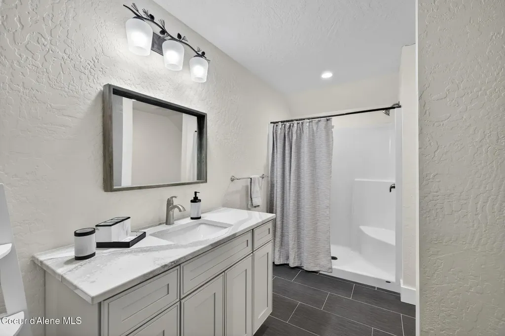 7044 E Tellum Avenue Athol ID 83801