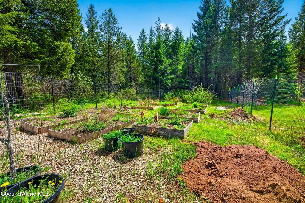 7044 E Tellum Avenue Athol ID 83801