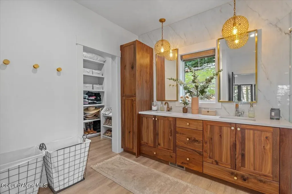 357 E David Thompson Road Hope ID 83836