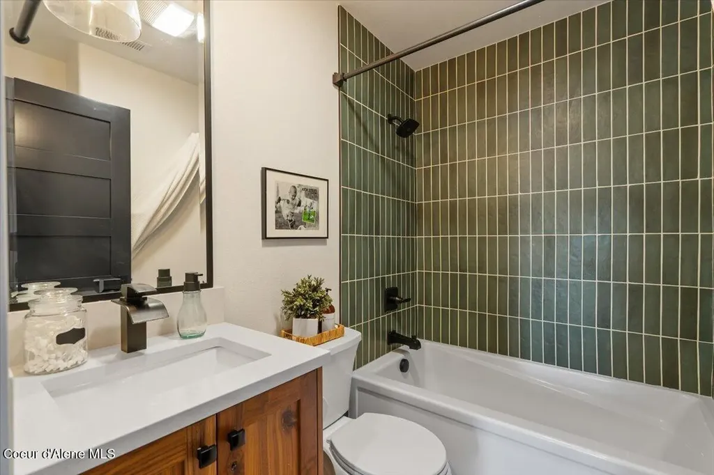 357 E David Thompson Road Hope ID 83836