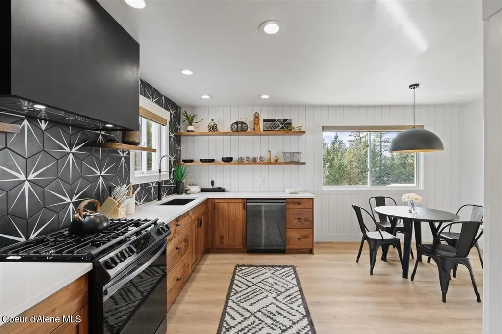 357 E David Thompson Road Hope ID 83836