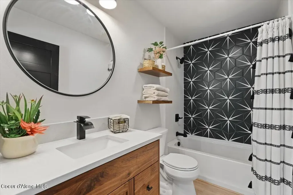 357 E David Thompson Road Hope ID 83836