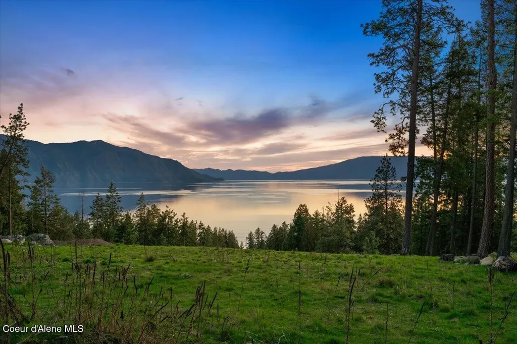 357 E David Thompson Road Hope ID 83836
