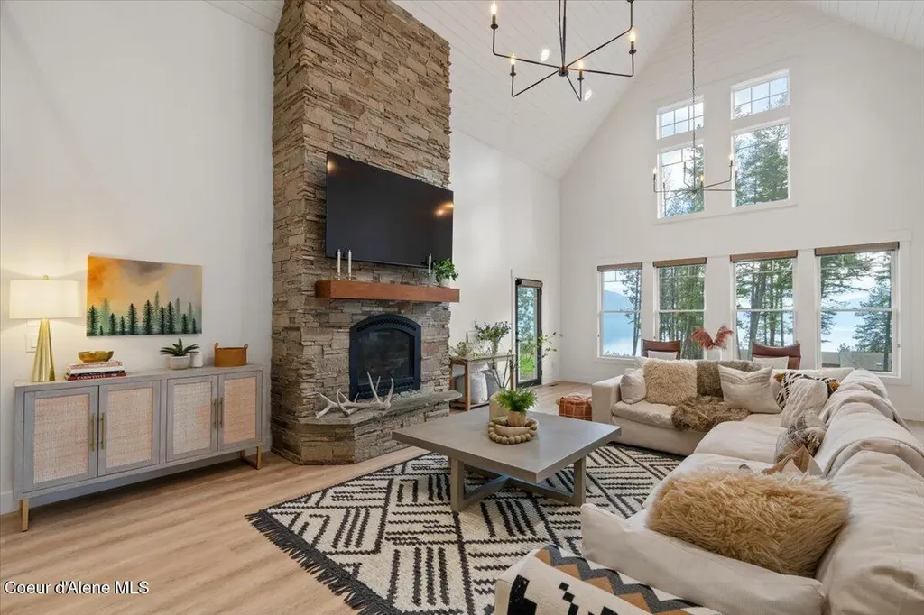 357 E David Thompson Road Hope ID 83836