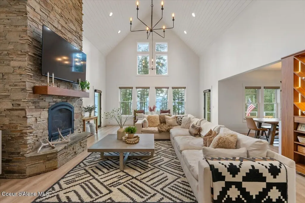 357 E David Thompson Road Hope ID 83836