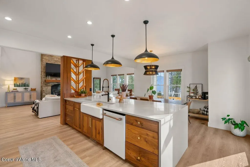 357 E David Thompson Road Hope ID 83836