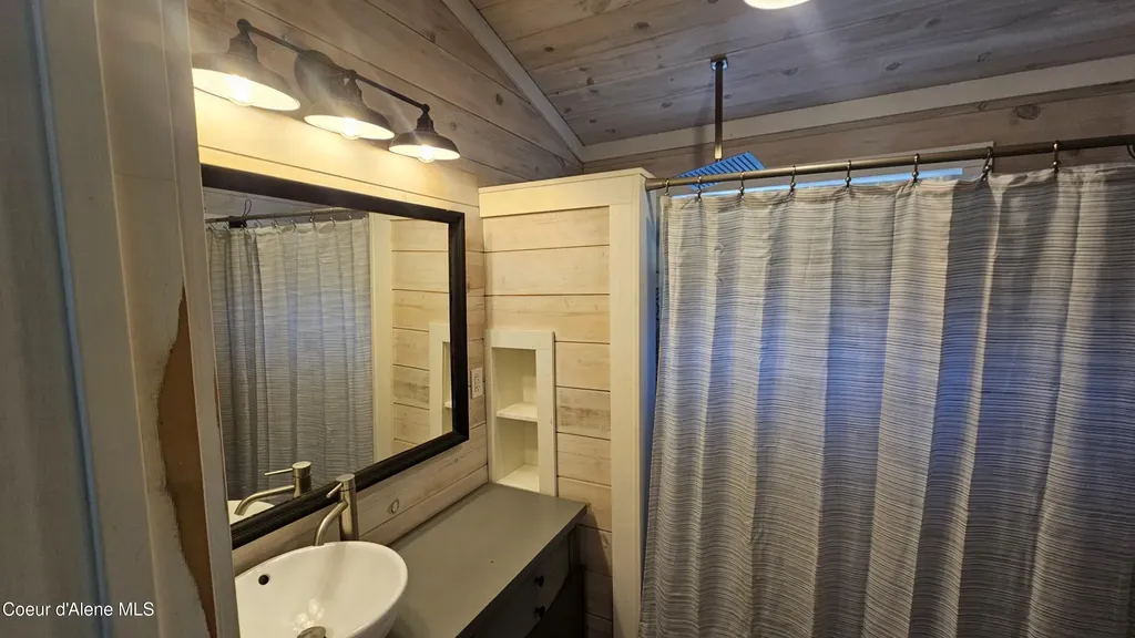 289 Providence Lake Loop Sagle ID 83860