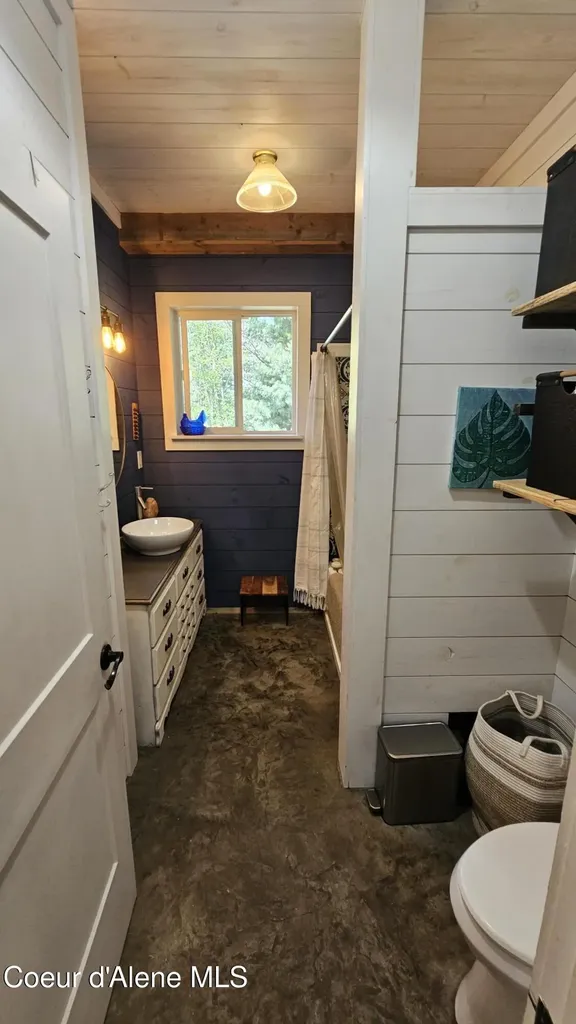 289 Providence Lake Loop Sagle ID 83860