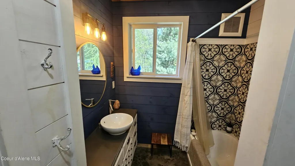 289 Providence Lake Loop Sagle ID 83860