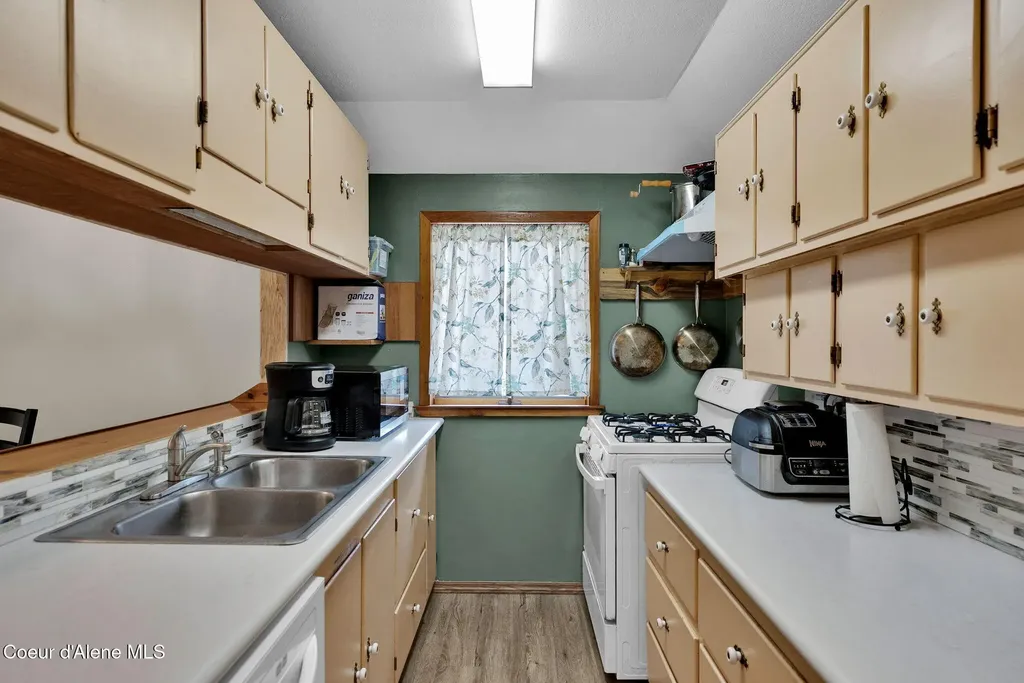 71 Maple Street Moyie Springs ID 83845