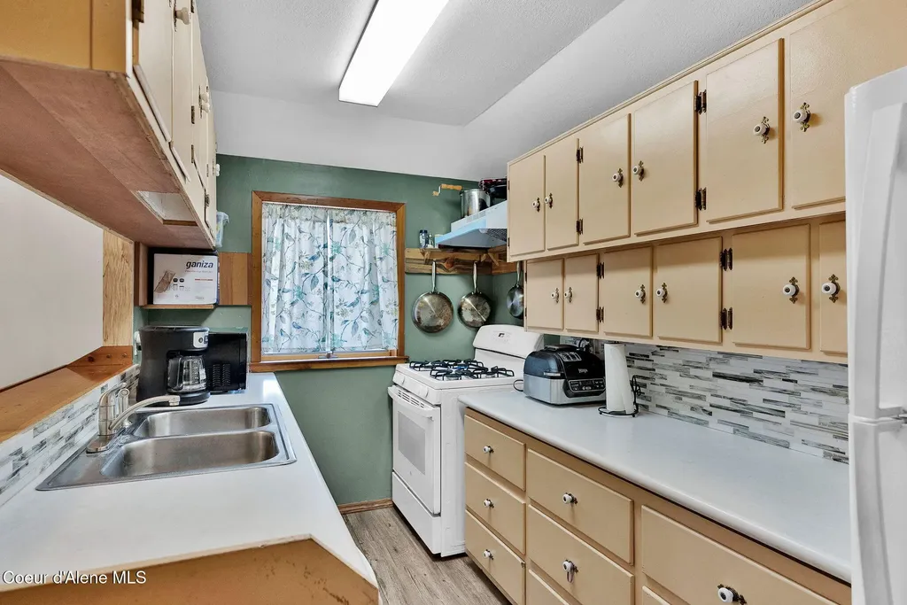 71 Maple Street Moyie Springs ID 83845