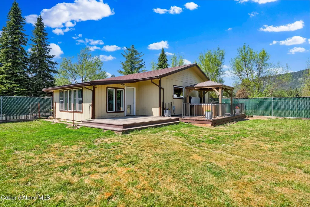 71 Maple Street Moyie Springs ID 83845