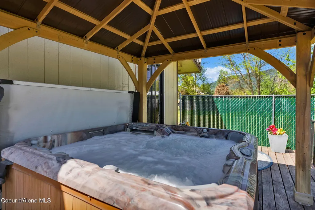 71 Maple Street Moyie Springs ID 83845