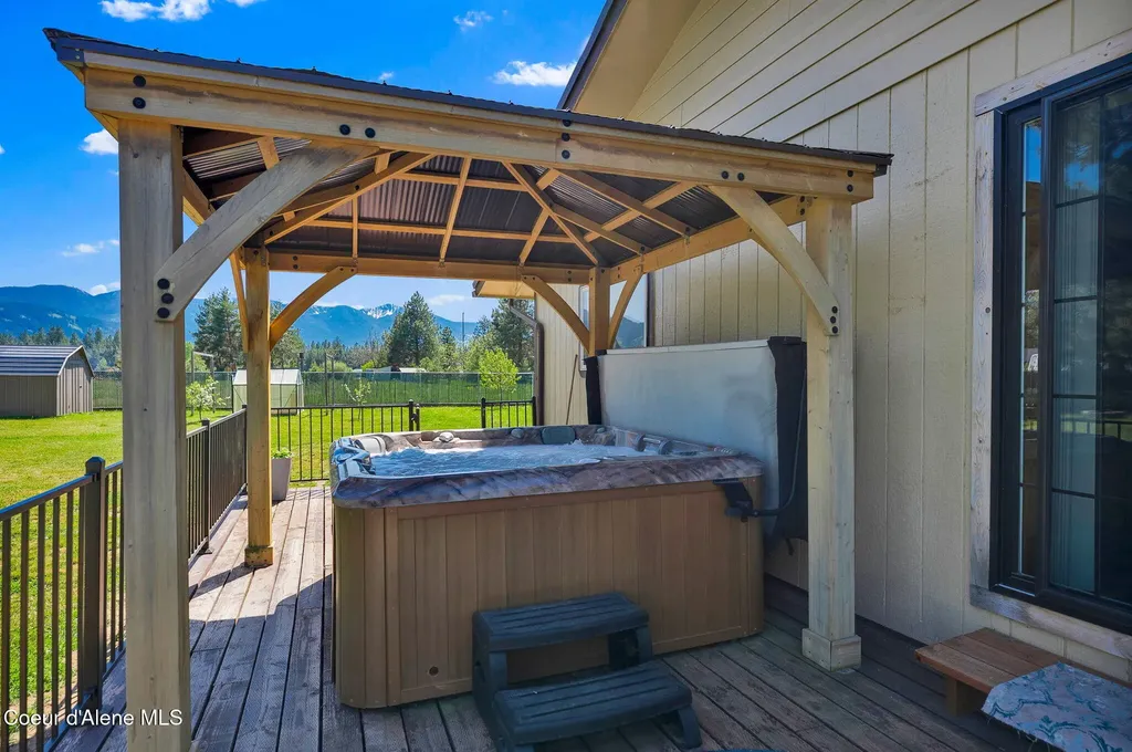 71 Maple Street Moyie Springs ID 83845