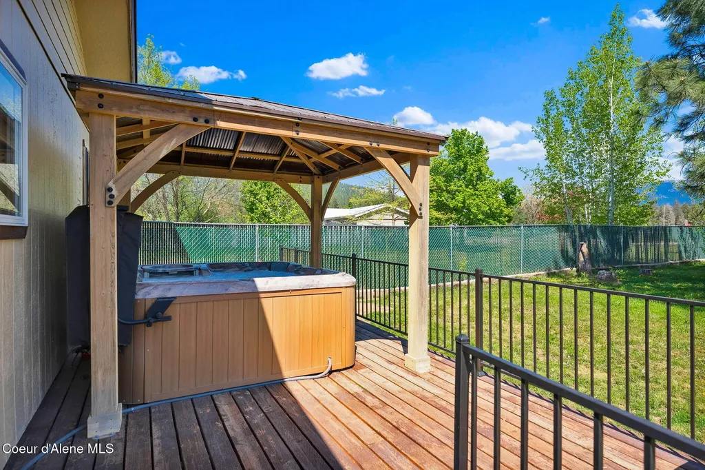 71 Maple Street Moyie Springs ID 83845