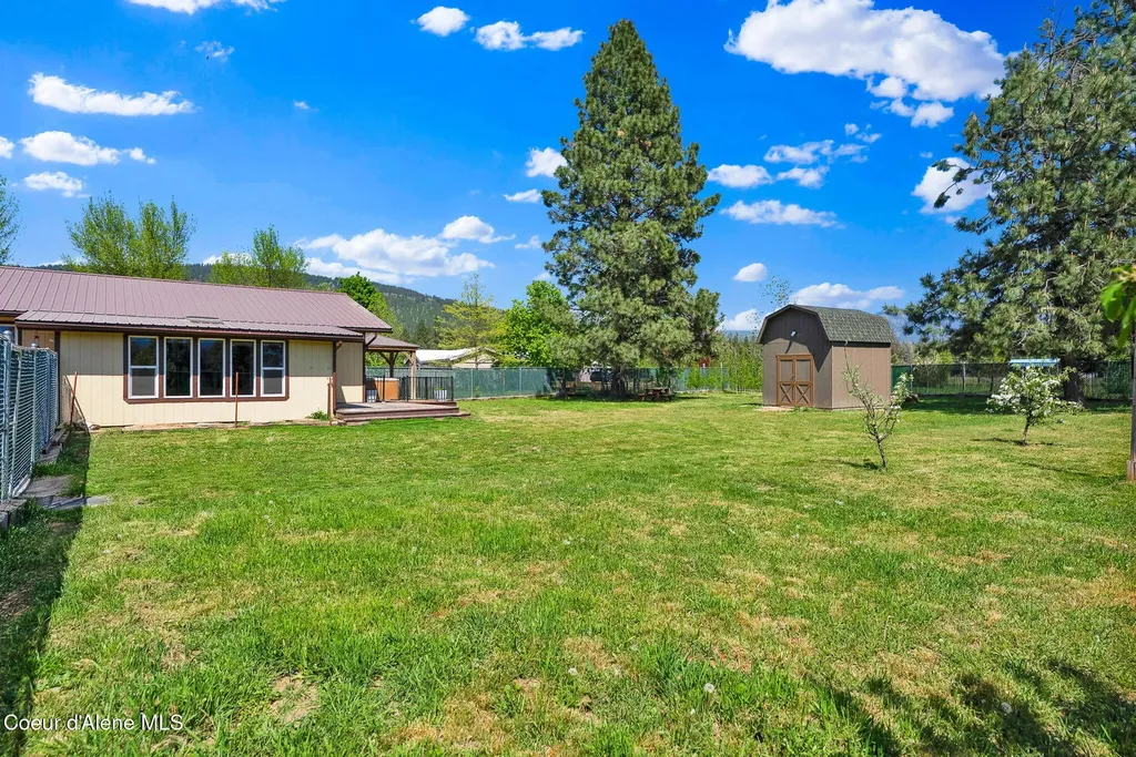 71 Maple Street Moyie Springs ID 83845