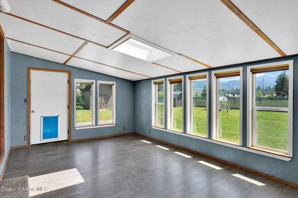 71 Maple Street Moyie Springs ID 83845