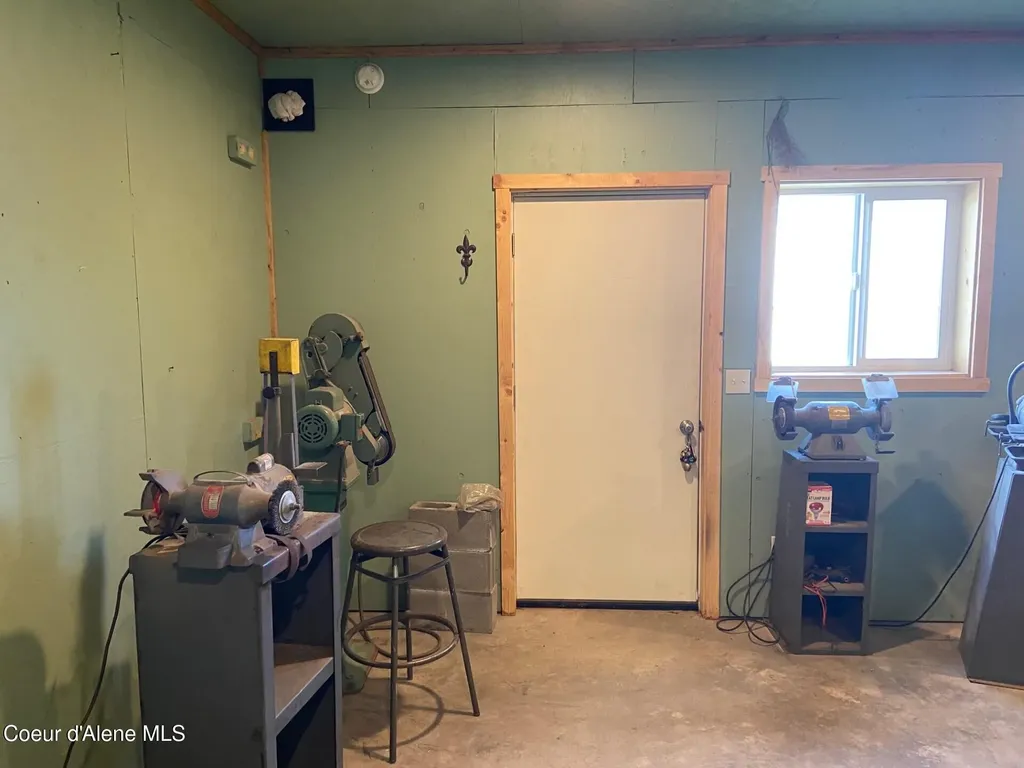 509977 U.s. 95 Bonners Ferry ID 83805