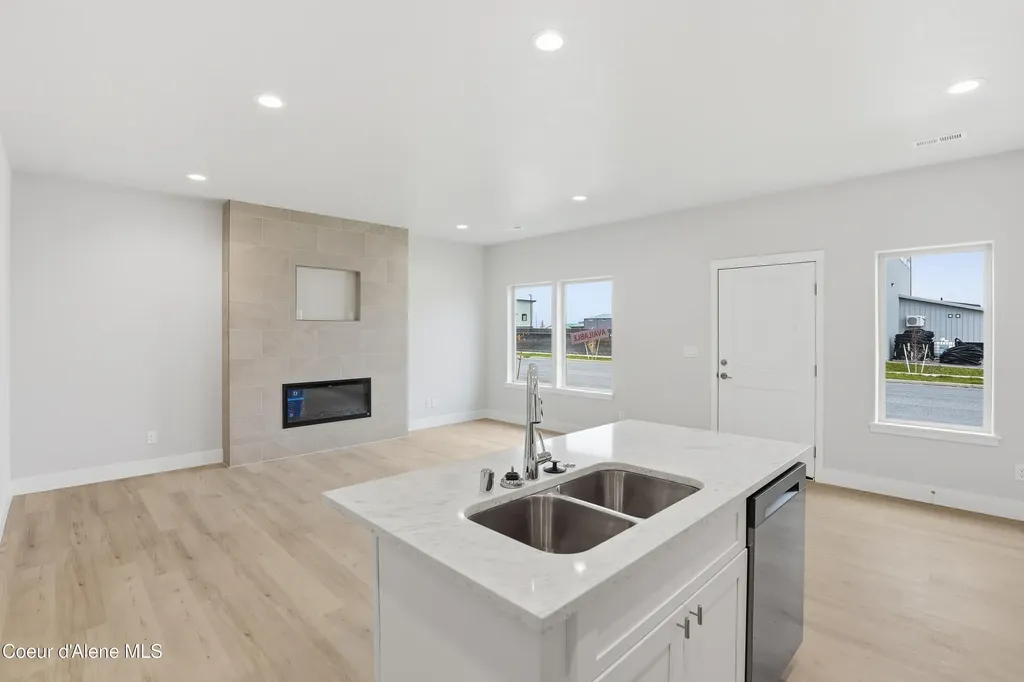 653 N Creative Way Post Falls ID 83854
