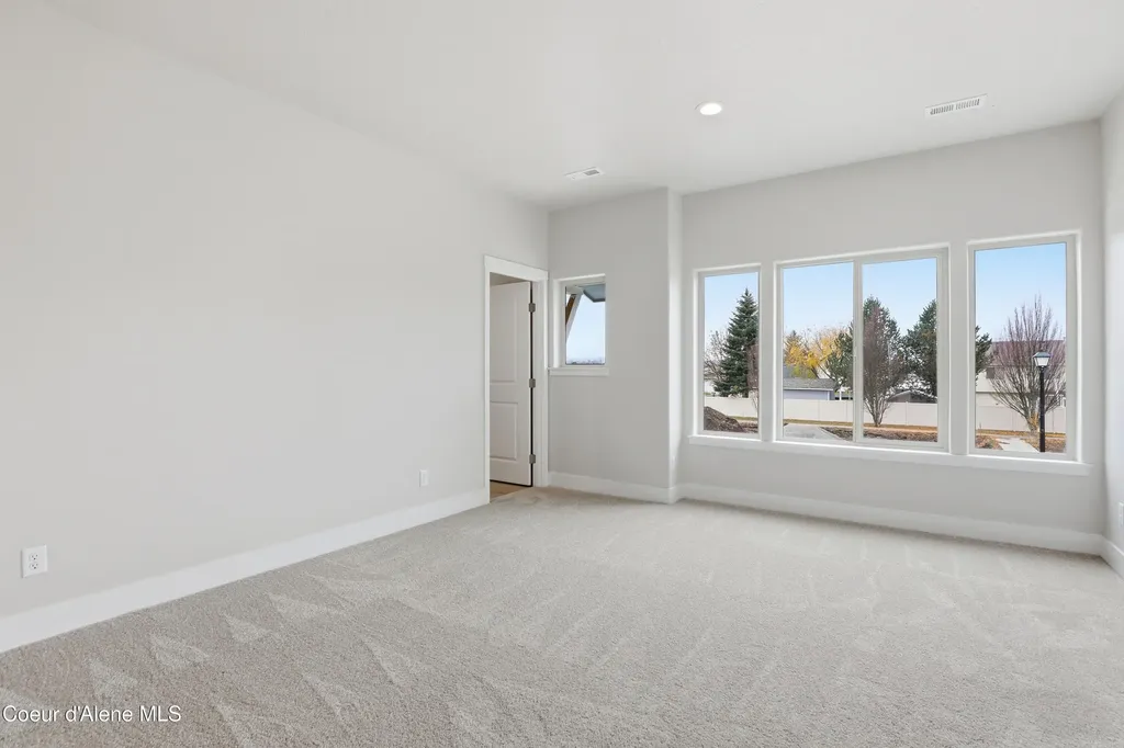 653 N Creative Way Post Falls ID 83854