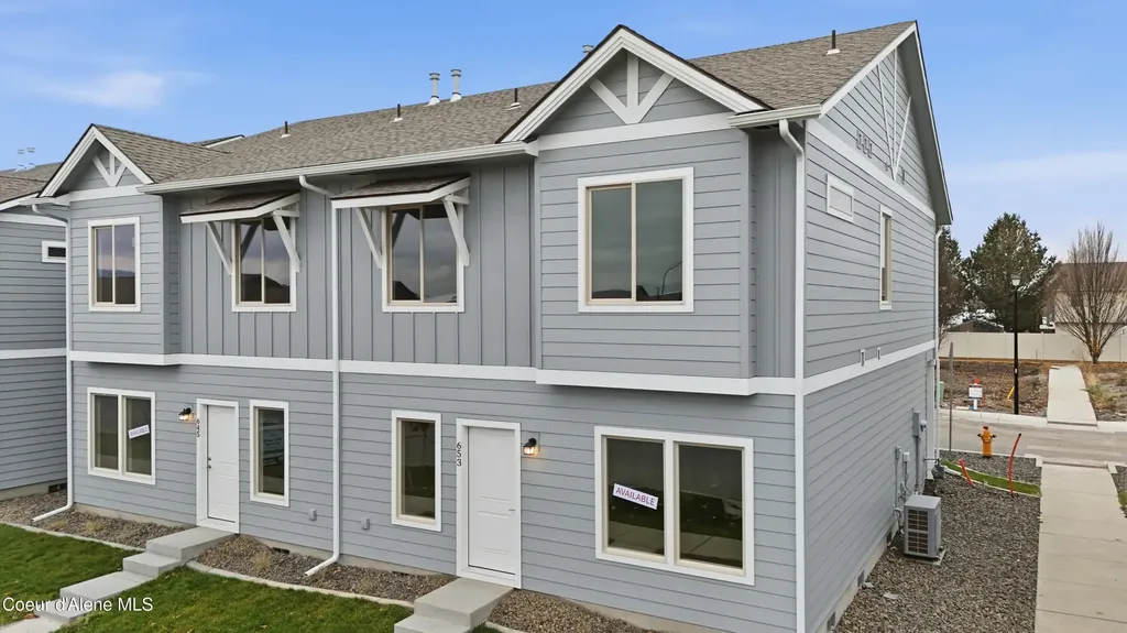 653 N Creative Way Post Falls ID 83854