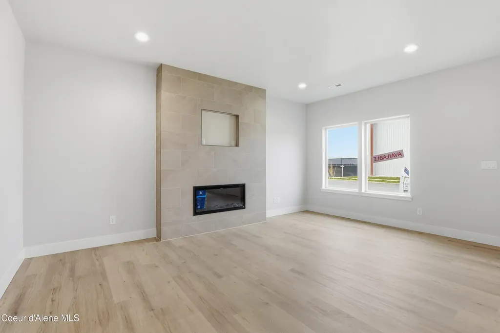 653 N Creative Way Post Falls ID 83854