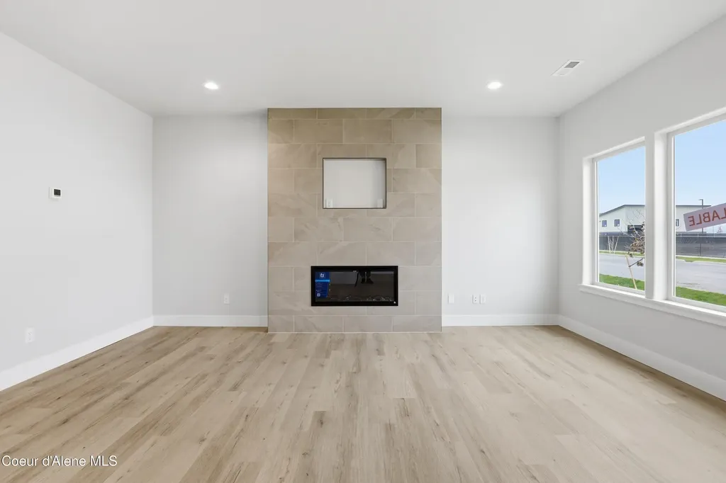 653 N Creative Way Post Falls ID 83854