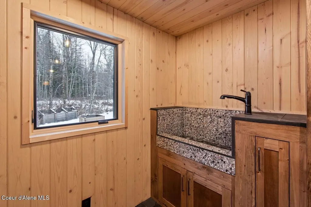 202 Siskin Lane Sandpoint ID 83864