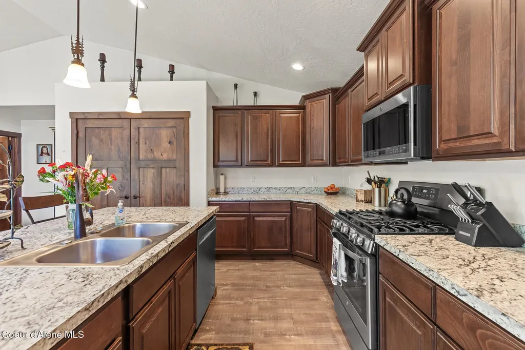 35095 N Terrace Drive Bayview ID 83803