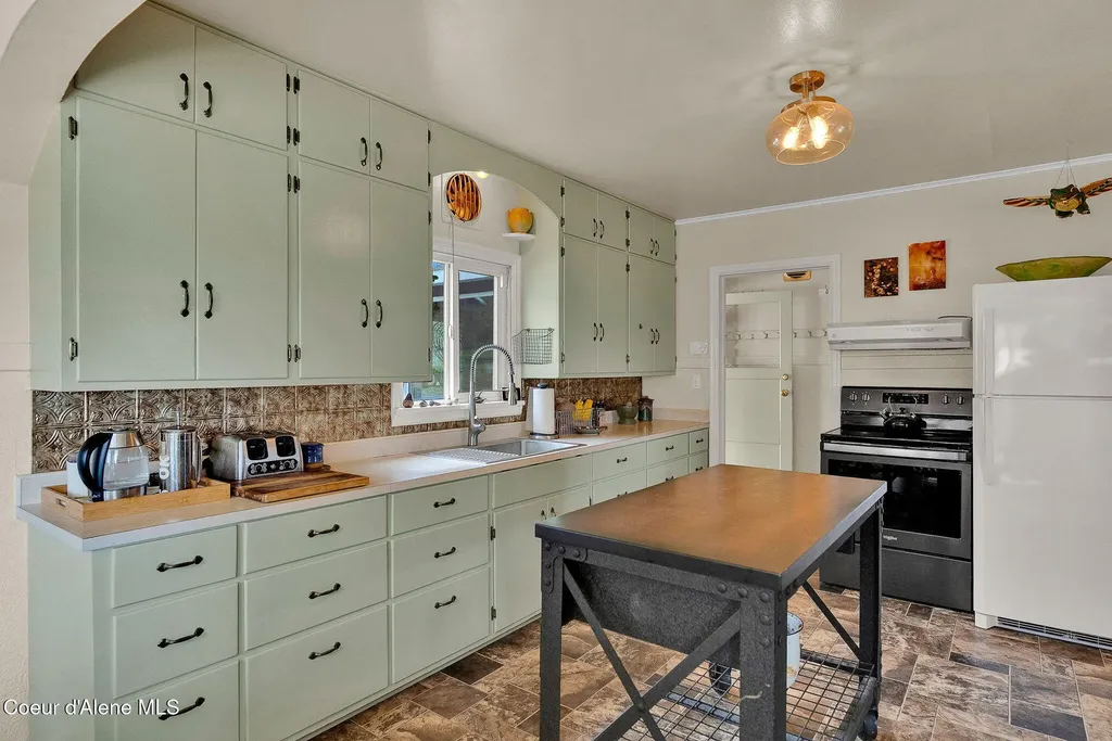 104 School Road Hope ID 83836