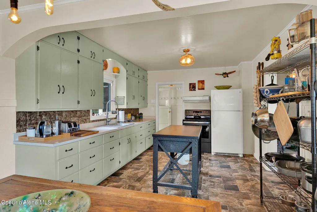 104 School Road Hope ID 83836