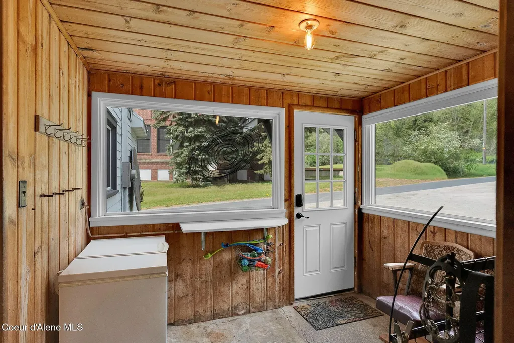 104 School Road Hope ID 83836