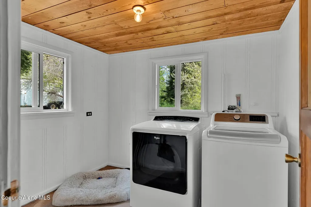 104 School Road Hope ID 83836