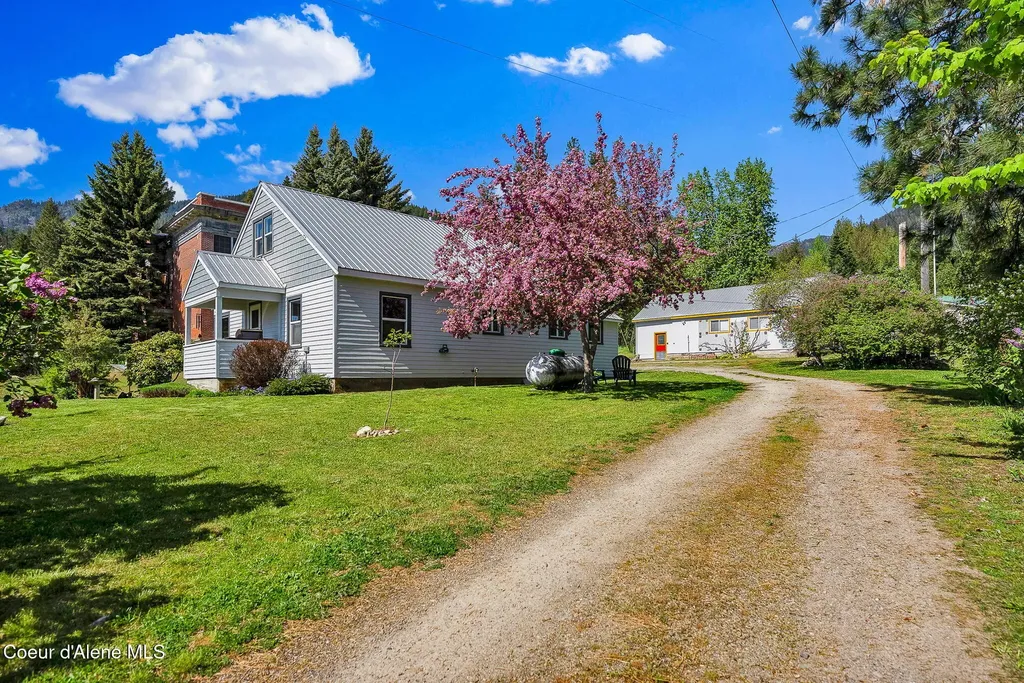 104 School Road Hope ID 83836