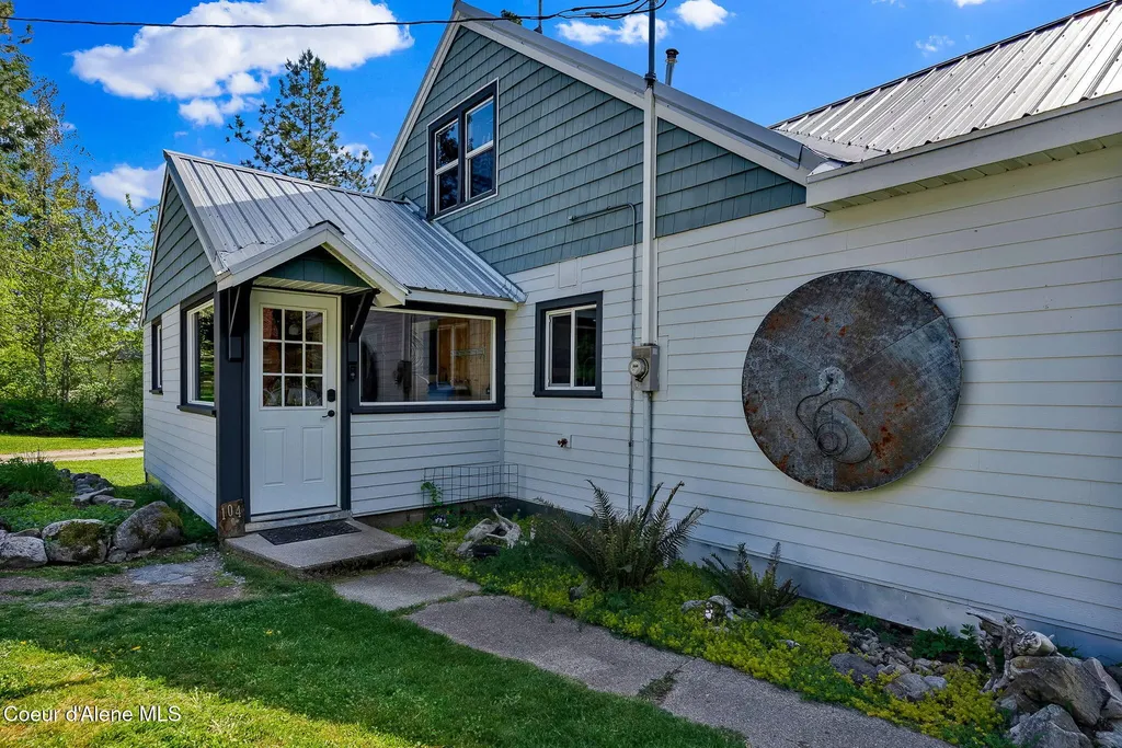 104 School Road Hope ID 83836