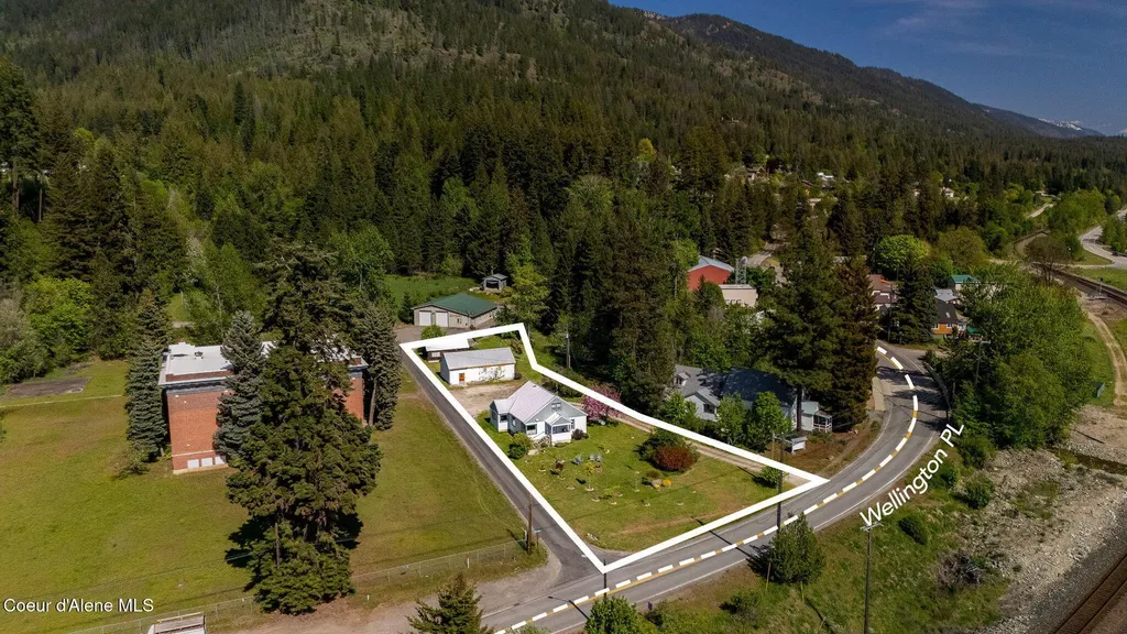 104 School Road Hope ID 83836
