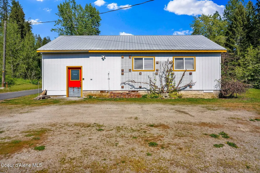 104 School Road Hope ID 83836