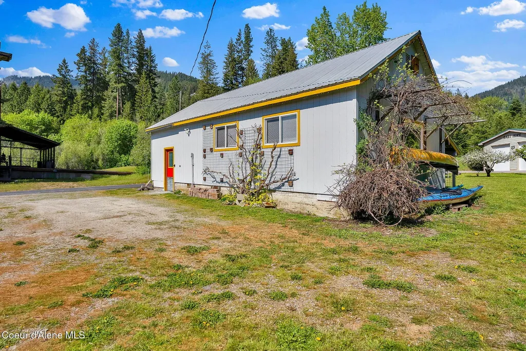 104 School Road Hope ID 83836
