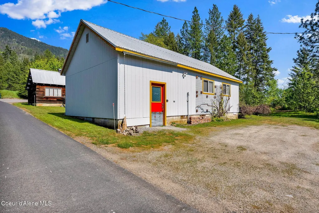 104 School Road Hope ID 83836