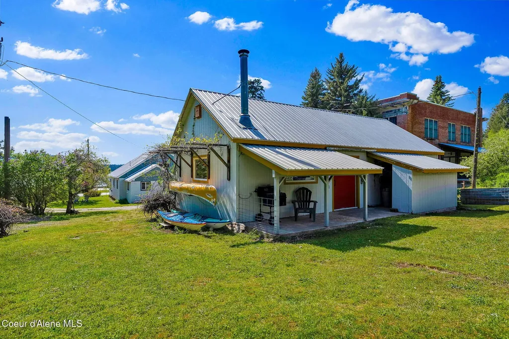 104 School Road Hope ID 83836