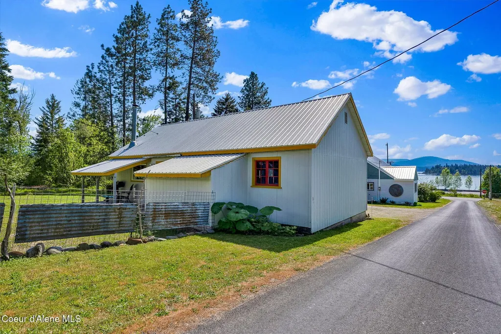 104 School Road Hope ID 83836