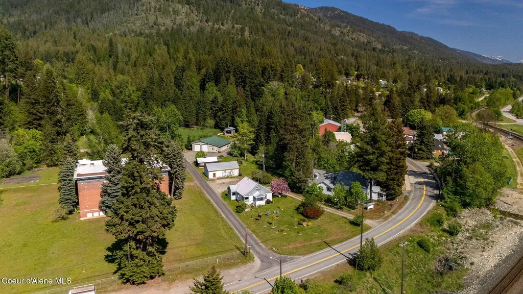104 School Road Hope ID 83836