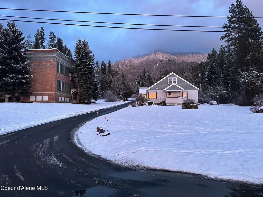 104 School Road Hope ID 83836