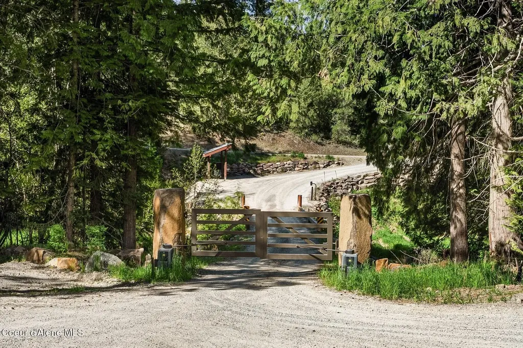261 Hawkwind Trail Cocolalla ID 83813