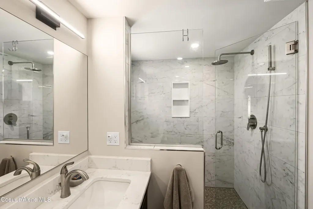 239 Pierce Lane Sagle ID 83860