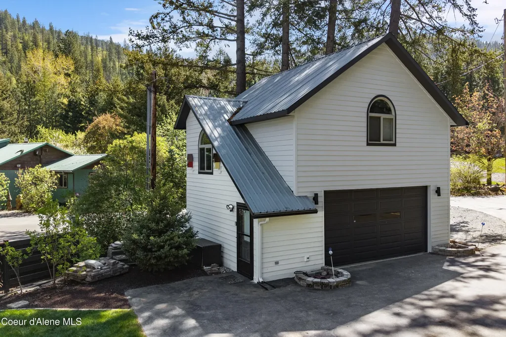239 Pierce Lane Sagle ID 83860