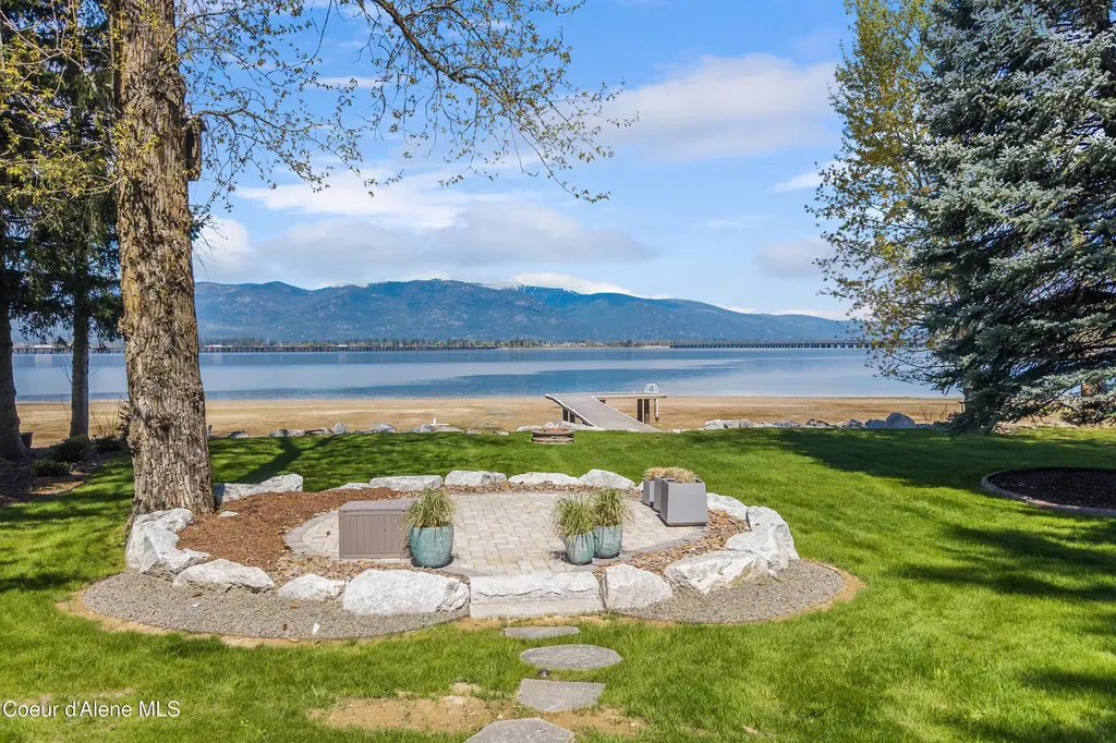 239 Pierce Lane Sagle ID 83860