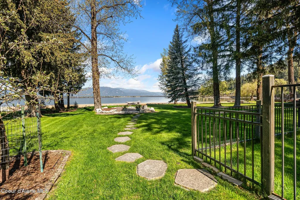 239 Pierce Lane Sagle ID 83860