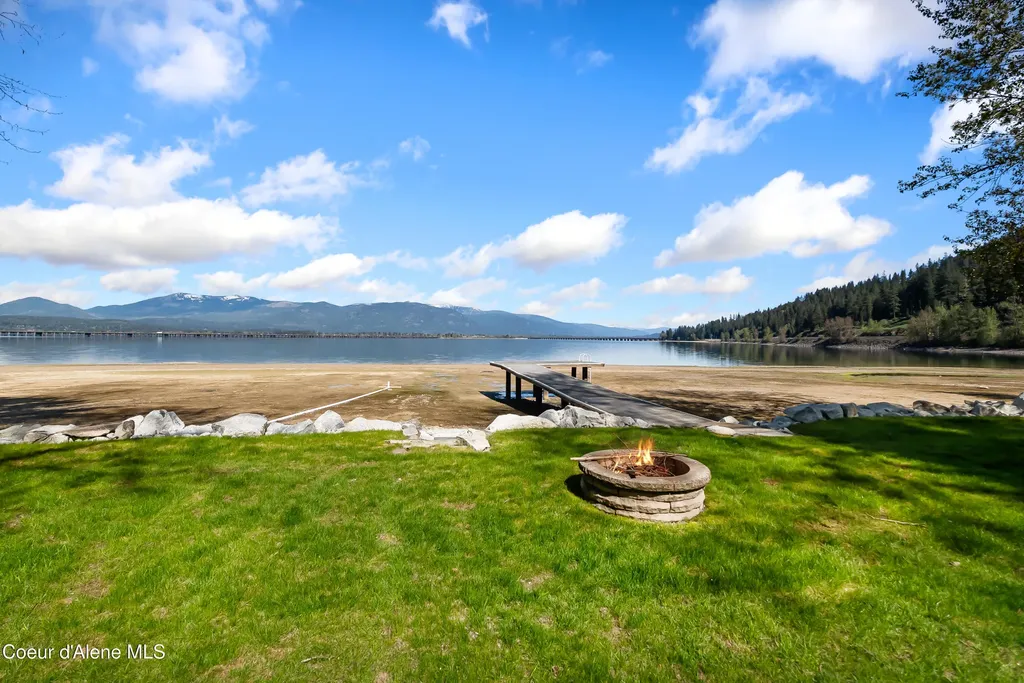 239 Pierce Lane Sagle ID 83860