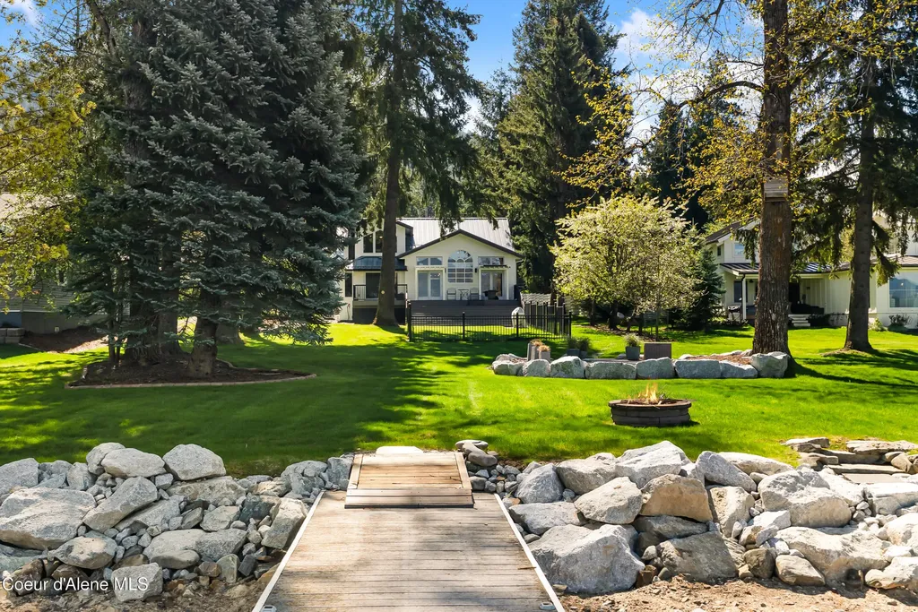 239 Pierce Lane Sagle ID 83860